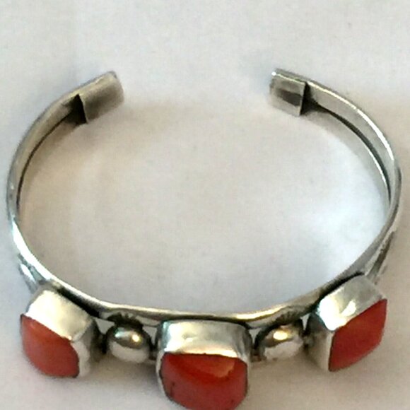 VINTAGE NAVAJO RED CORAL CUFF STERLING SILVER SQUARE GEMSTONE NATIVE AMERICAN - Picture 5 of 12